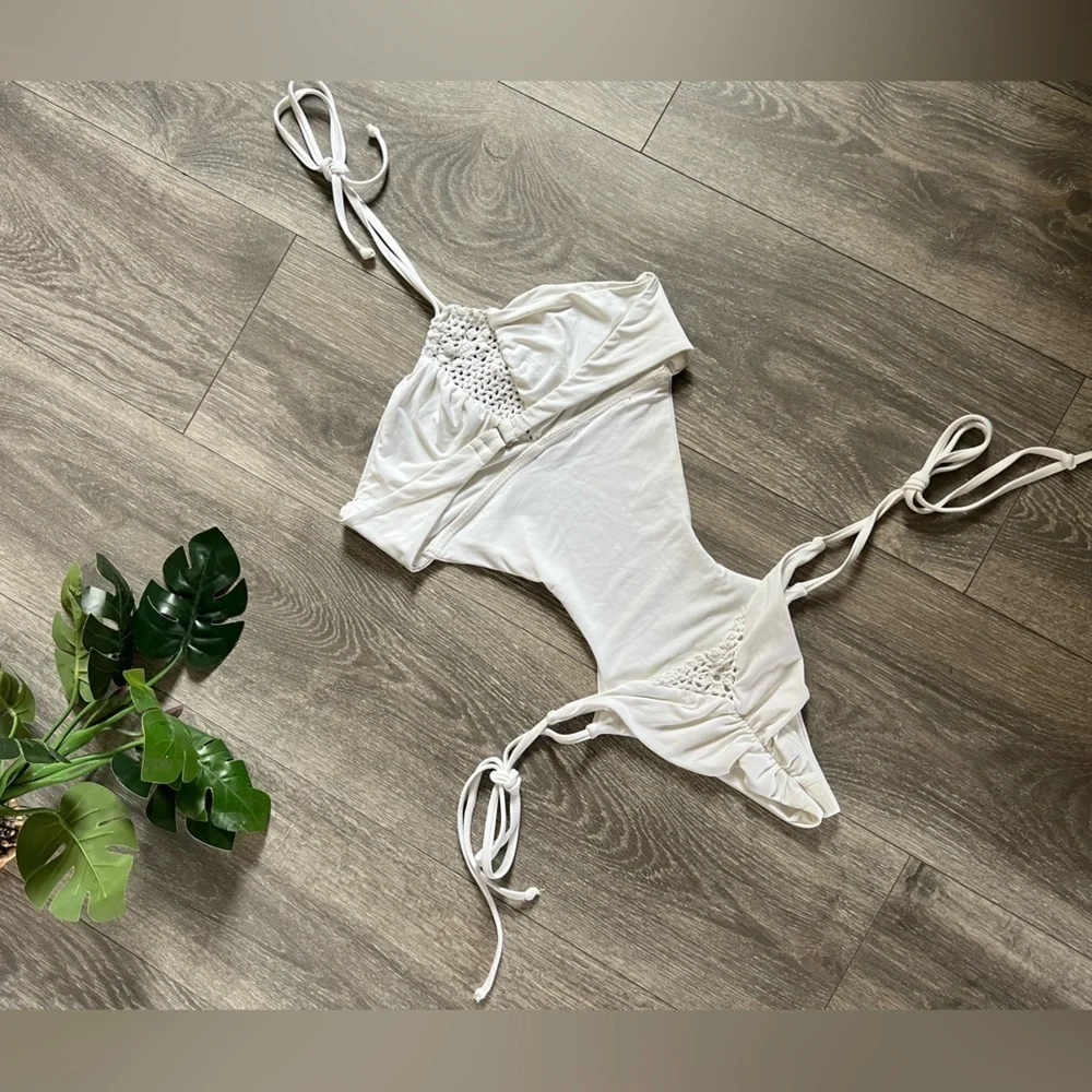 Frankie’s bikinis crochet scrunch butt ruched festival one piece monokini XS